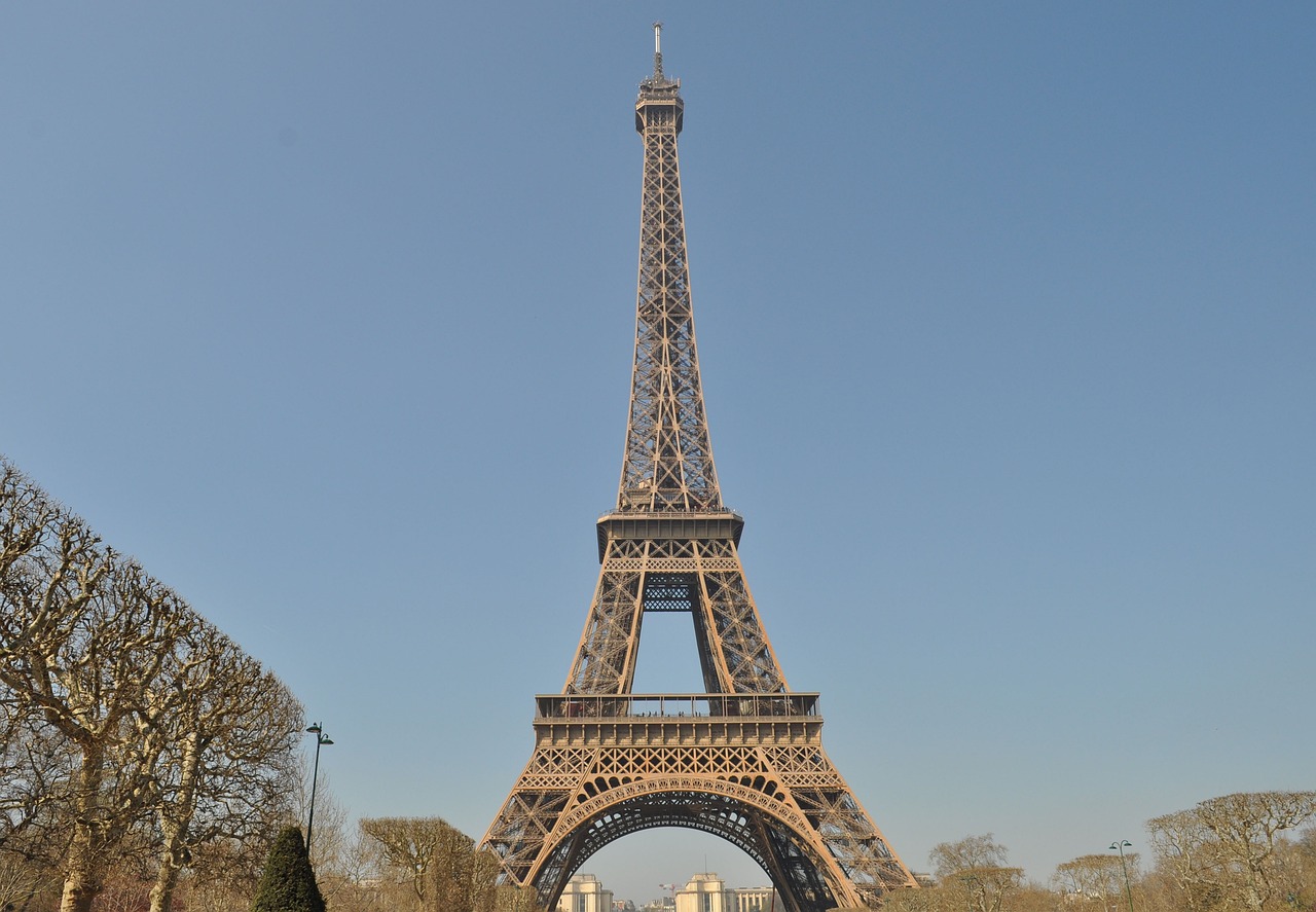 הרובעים בפריז שמסביב למגדל אייפל